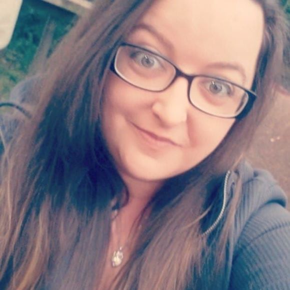 Meet your Posher, Cynthia - Picture 1 of 1